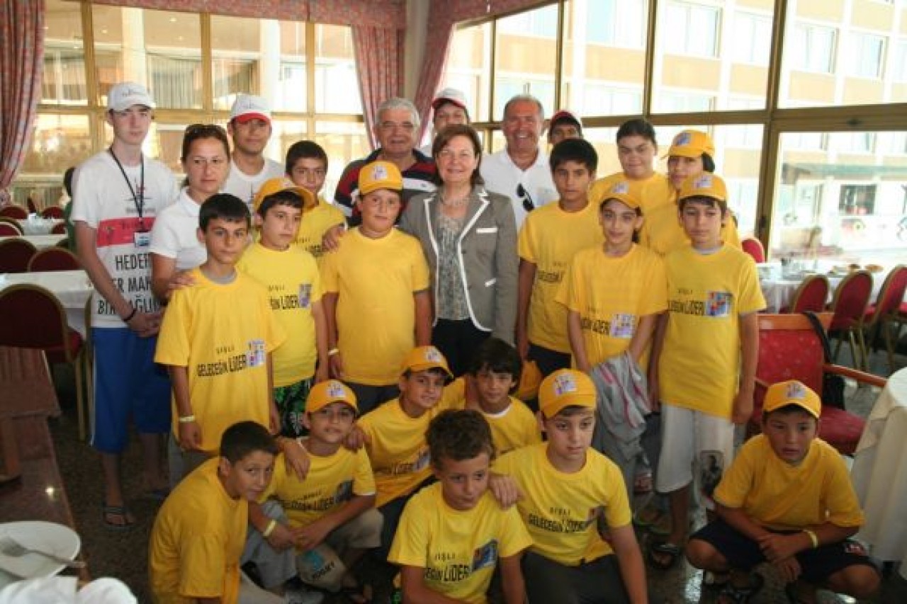 CHP'Lİ VEKİLLER LİDERLER KAMPINDA 5