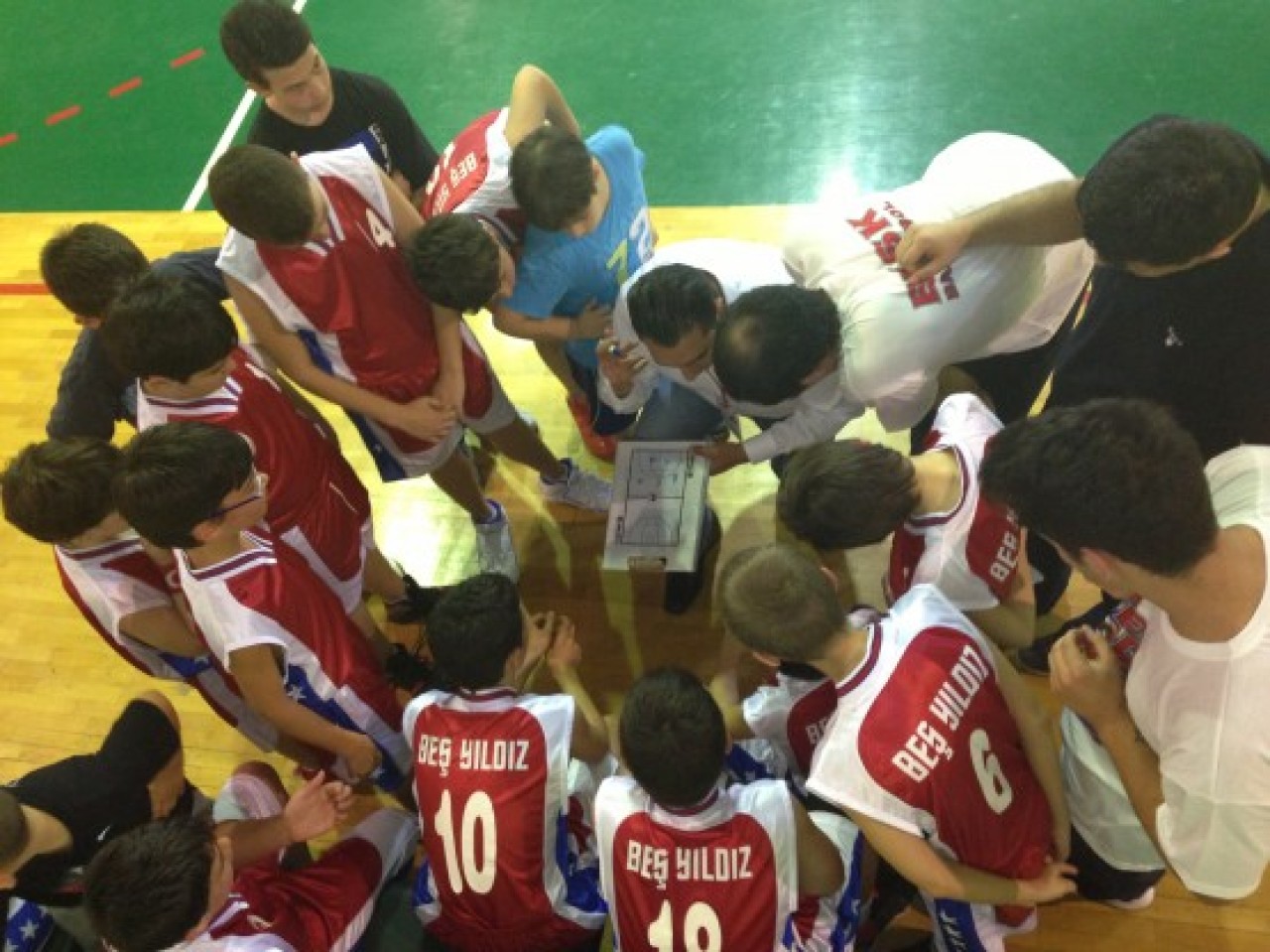 Minik basketbolcuların büyük başarısı! 8