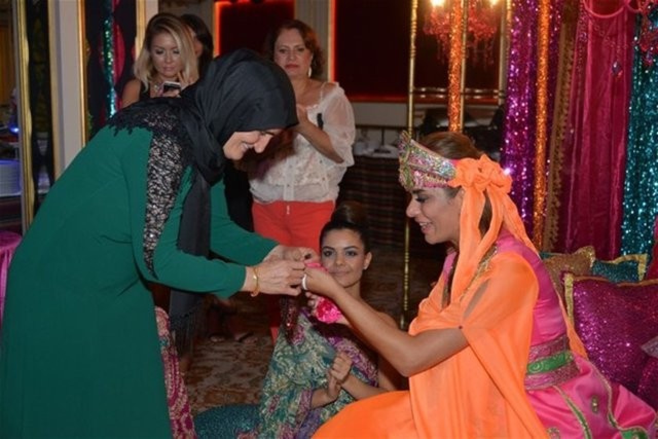 Ünlü model Ebru Şancı evliliğe bir adım daha yaklaştı 17