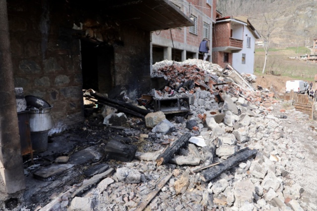 Büyükçekmeceden Trabzona kolilerce yardım 1