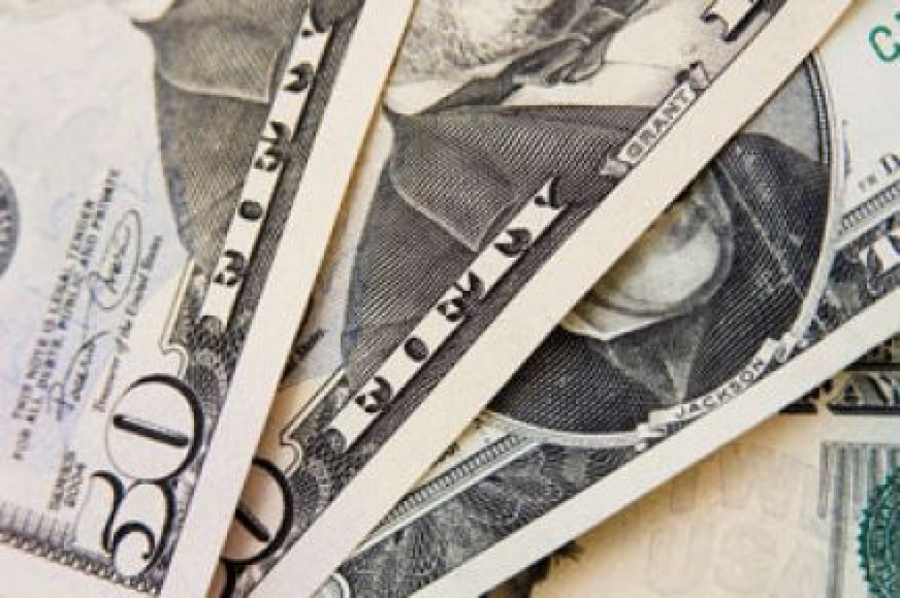 Dolar aldı başını gidiyor