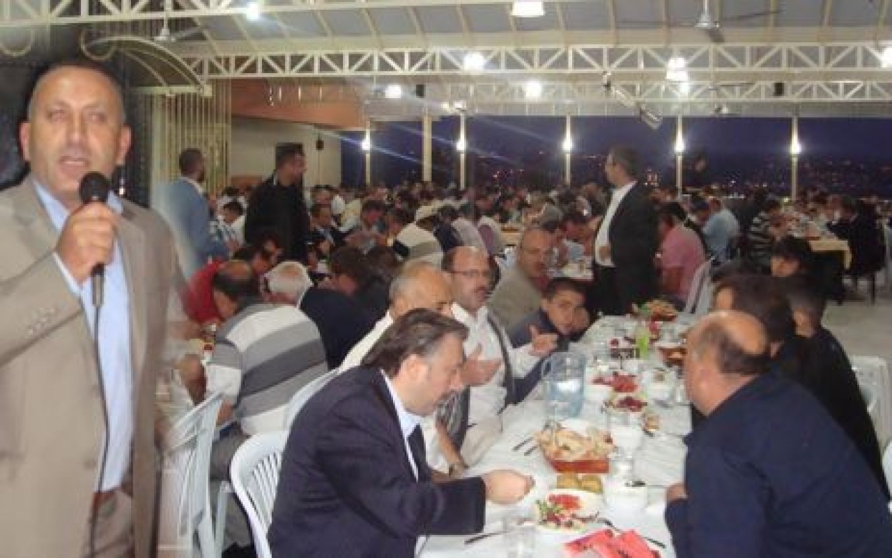 FATİH ZEHİR’DEN 650 KİŞİLİK İFTAR YEMEĞİ