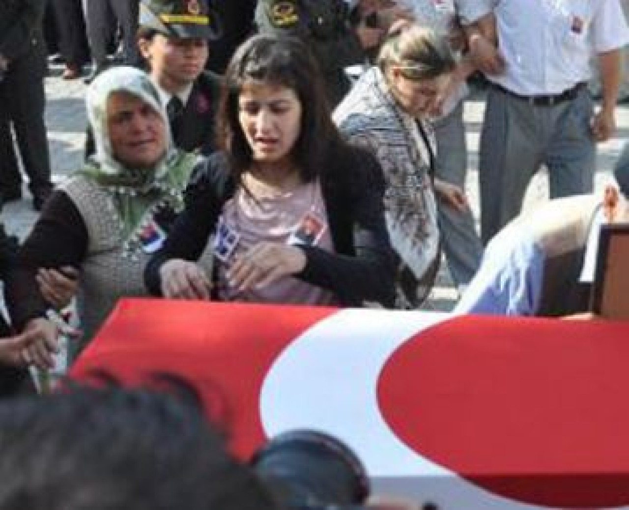 Şehidin eşi yürek yaktı