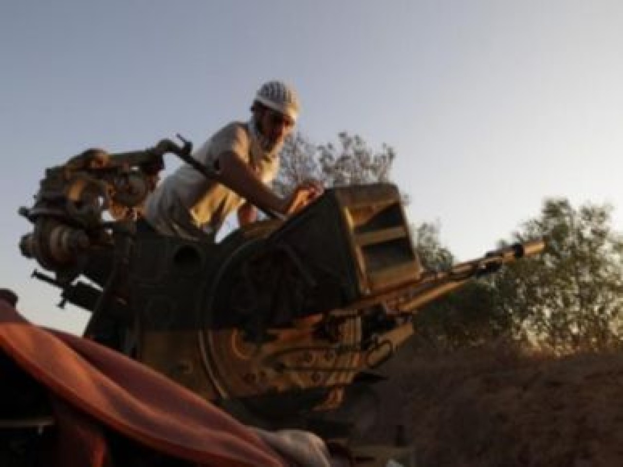 Muhalifler, NATO ile birlikte saldırıyor