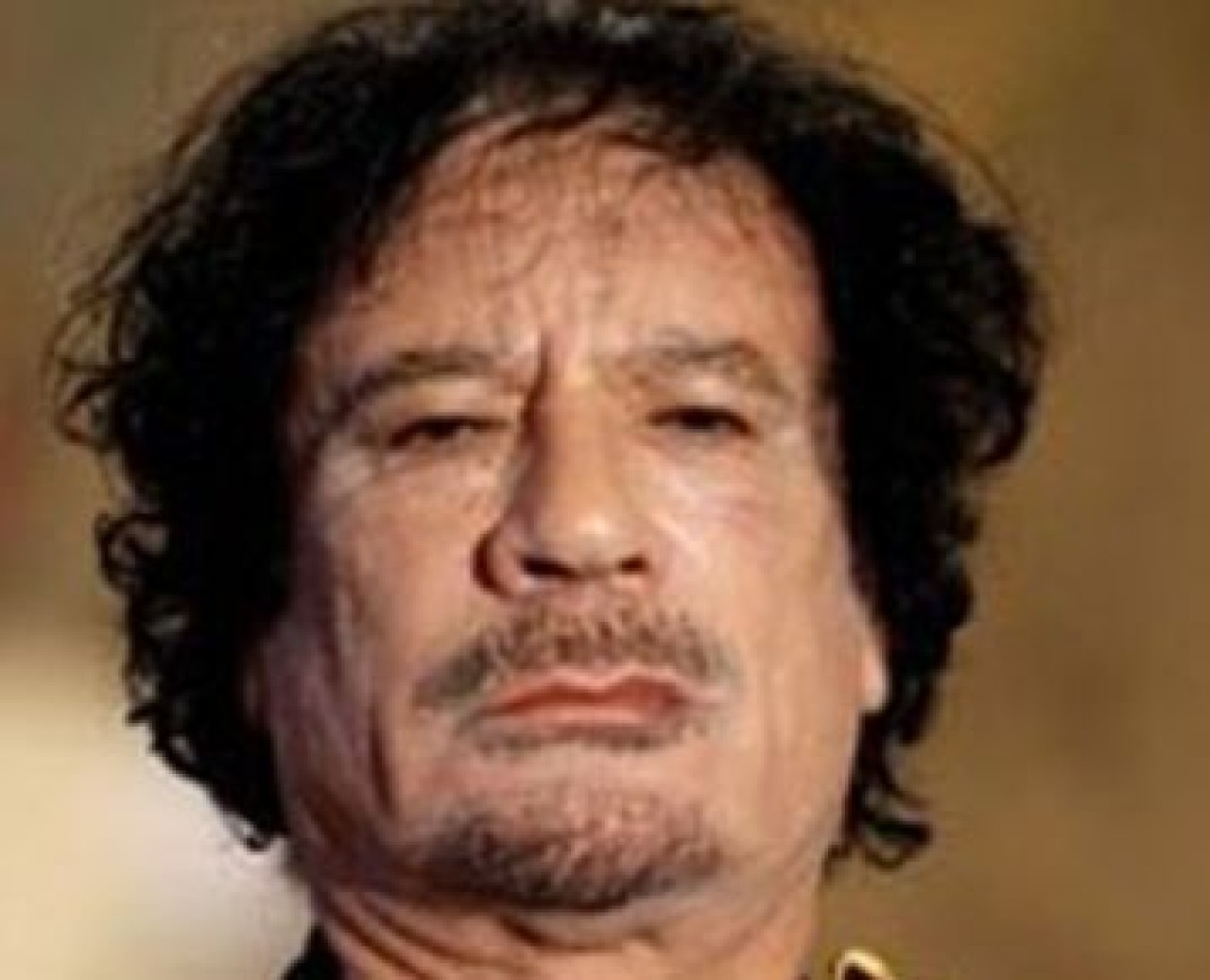 Kaddafi Fizan'a kaçtı