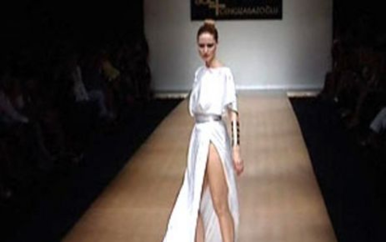 Defilede sürpriz isim!