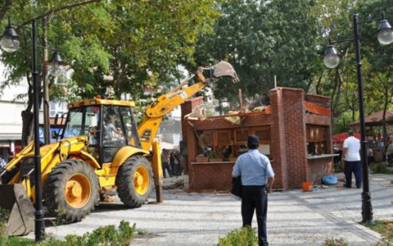 Işıklar’la tartıştı, 20 yıllık ekmek teknesi yıkıldı!