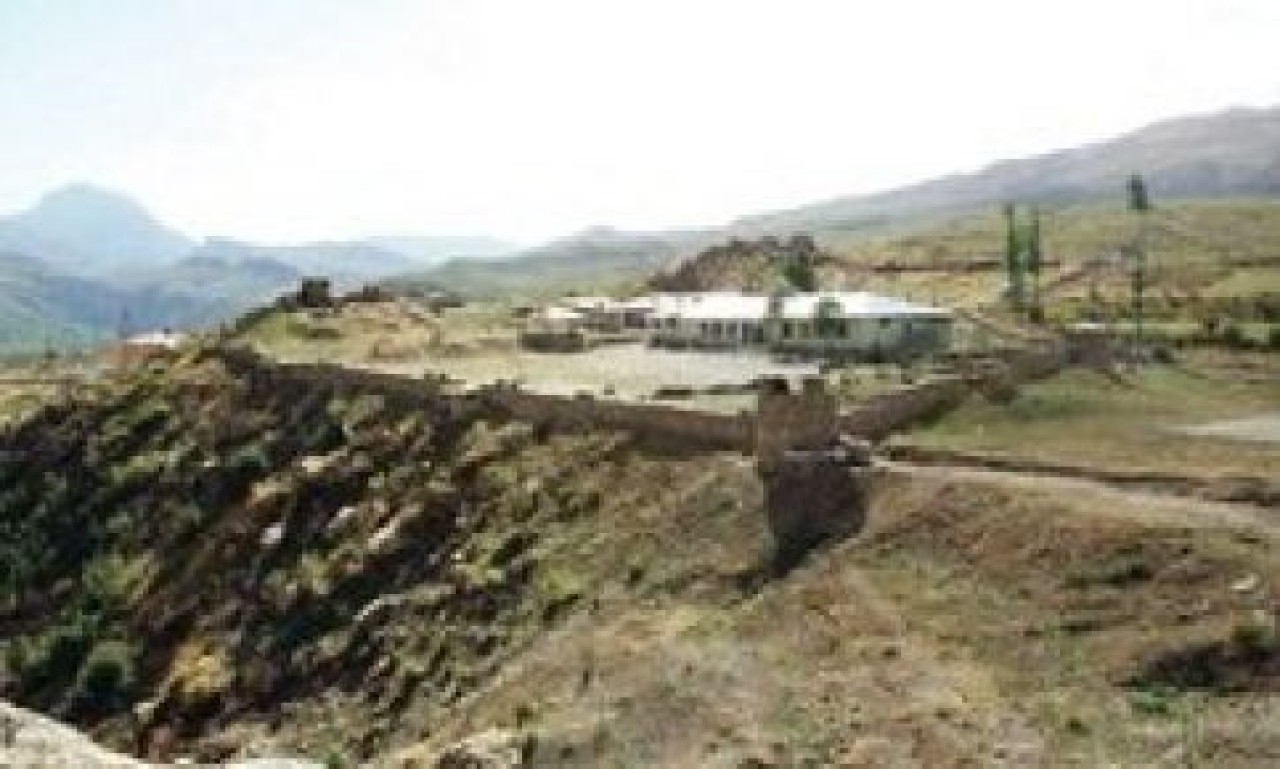 Öğretmenleri kalkan yaptılar