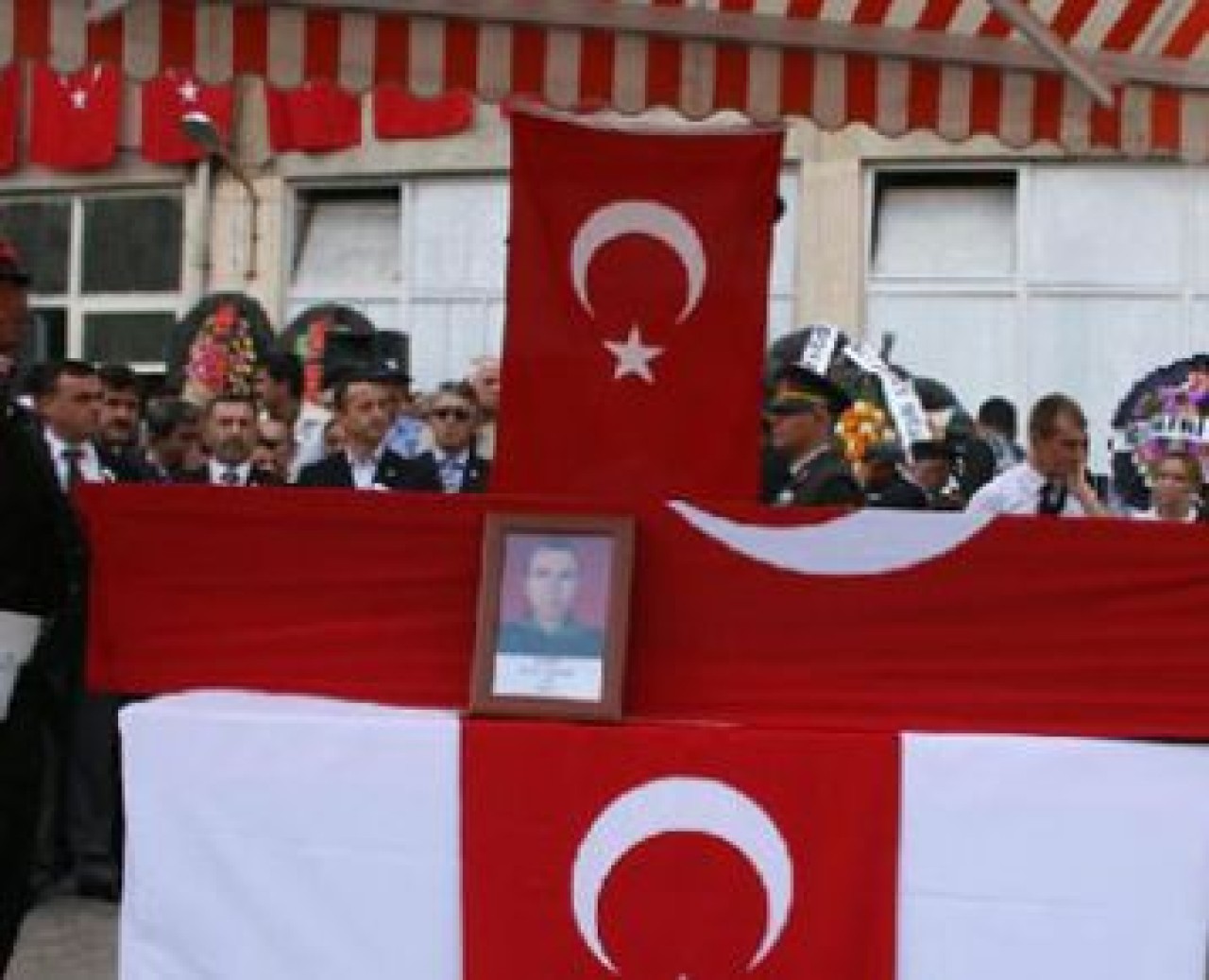 Gözyaşları sel oldu!