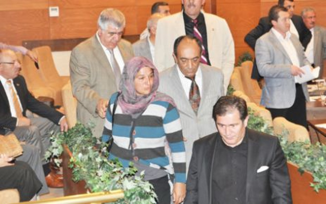 SEN NEYMİŞSİN BE KANDEMİR!