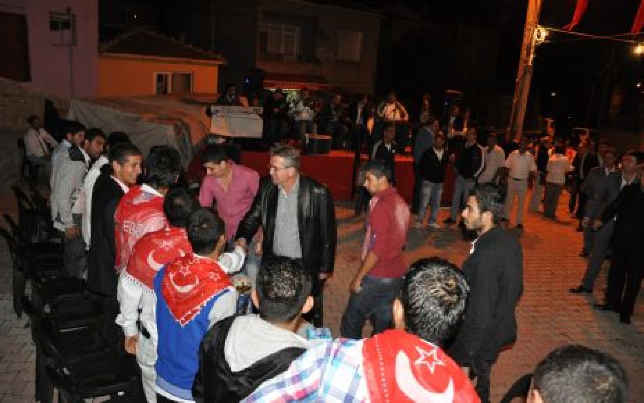 Askerler moral buldu