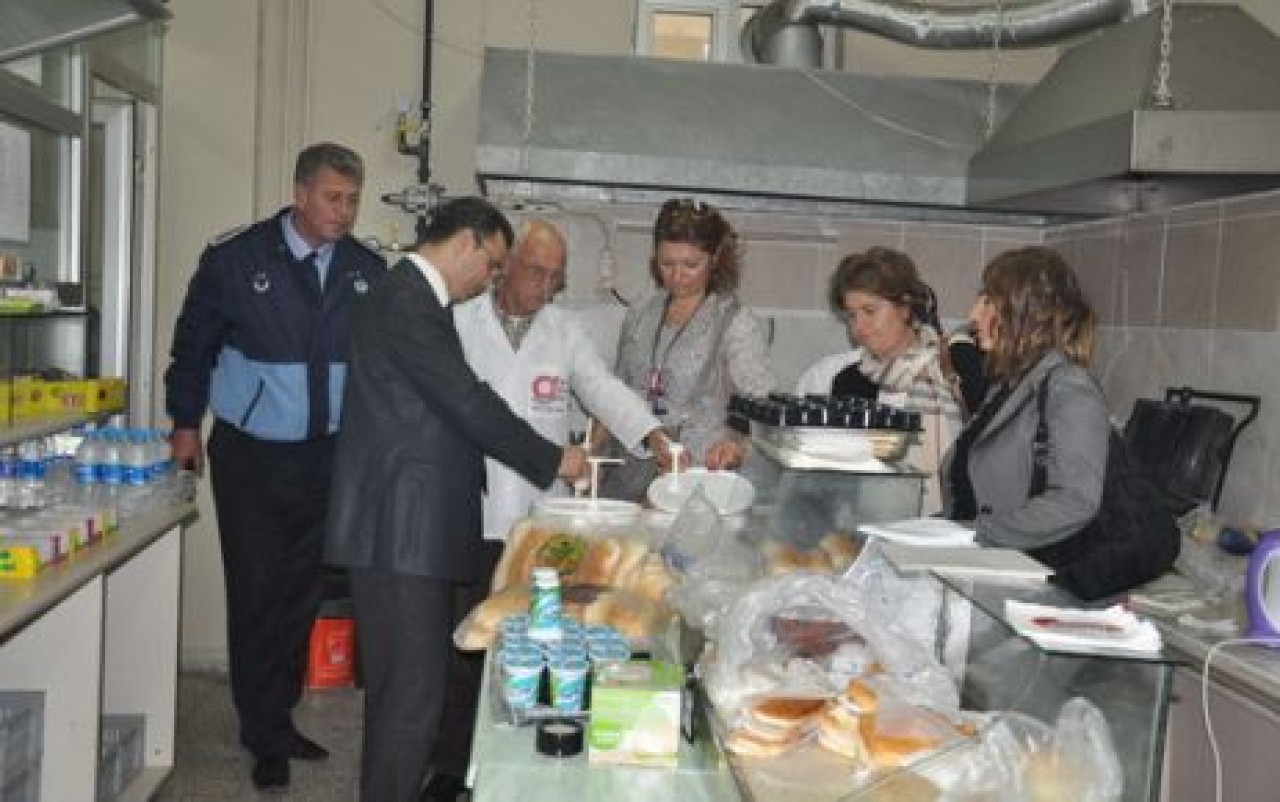 Okul kantinlerine ani baskın…