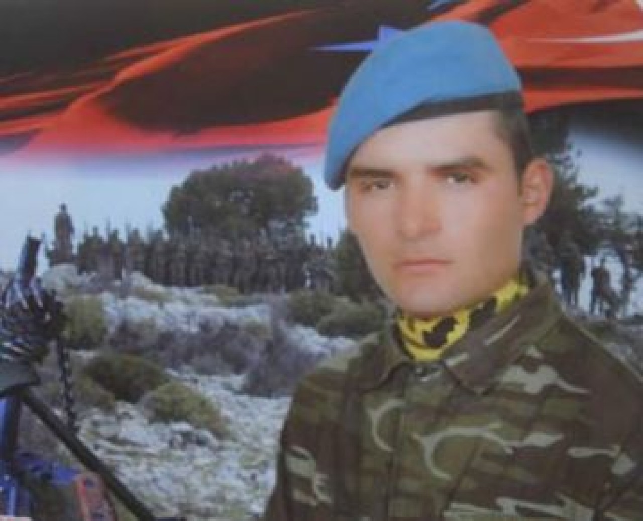 Sırtında çalılarla geldi