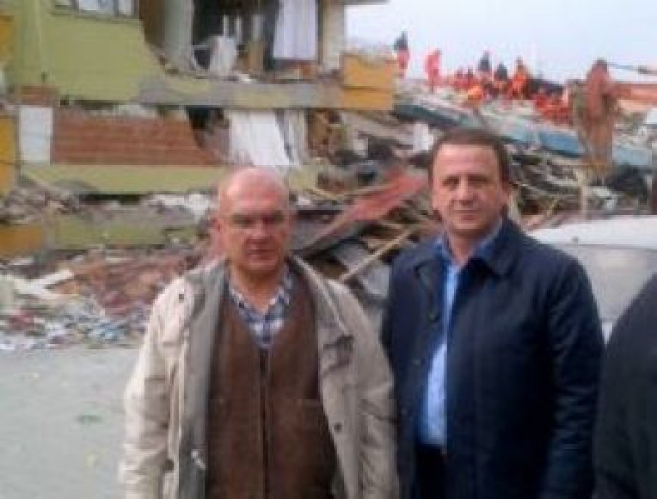 IŞIKLAR VE YARDIMLAR DEPREM BÖLGESİNDE...