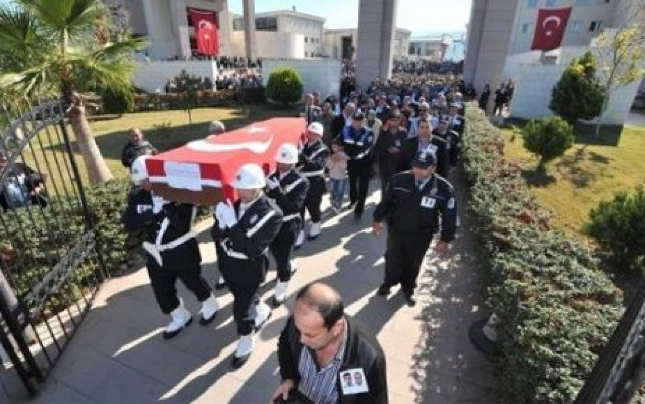 Osmaniye şehitlerini uğruladı