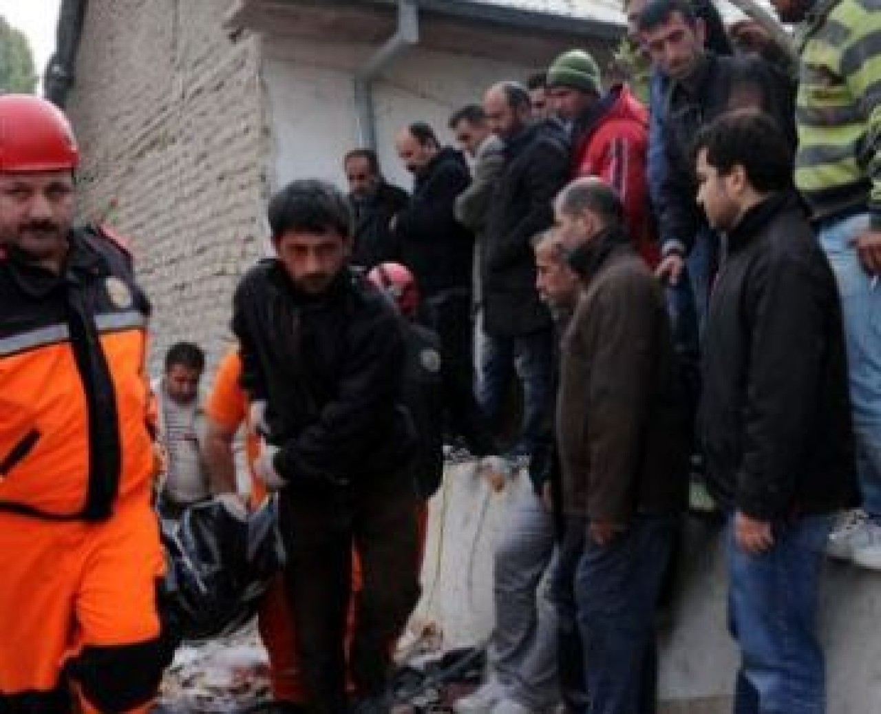 Savcı enkaz kaldırma çalışmalarını durdurdu