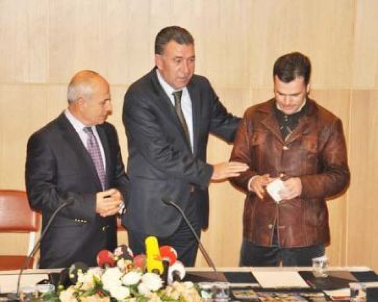 Depremzedenin iade ettiği para sahibine verildi