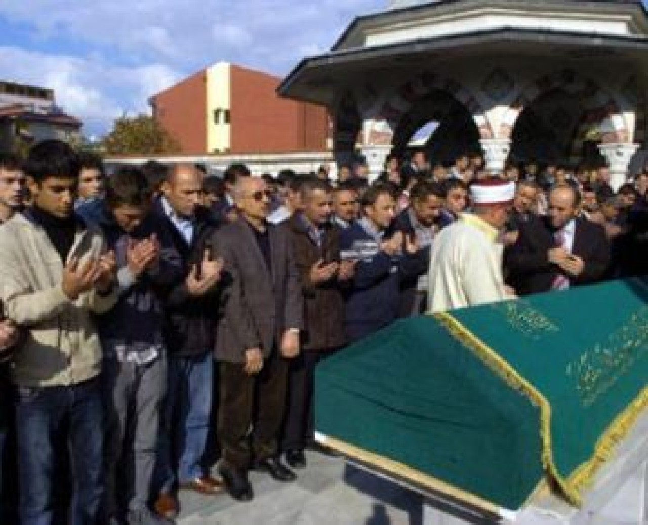 Liseli Aziz üst geçit kurbanı oldu