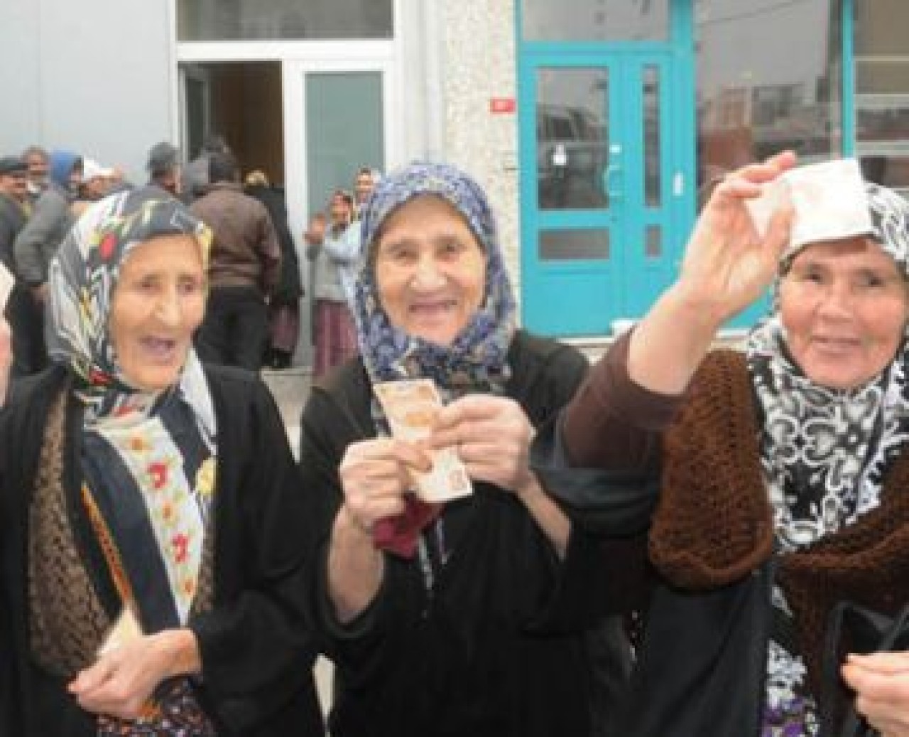 Dar gelirlinin 50 lira mutluluğu