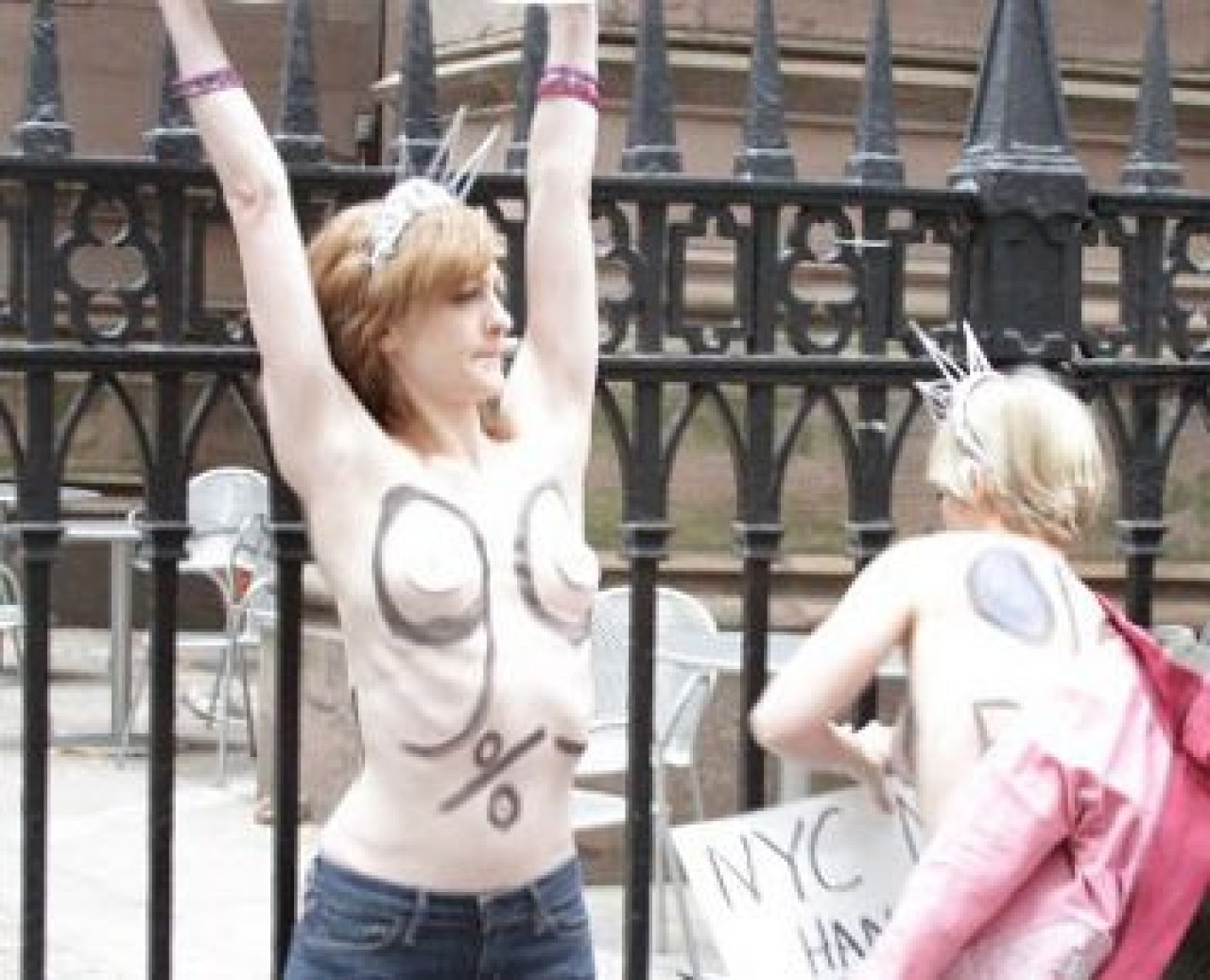 FEMEN New York'ta soyundu