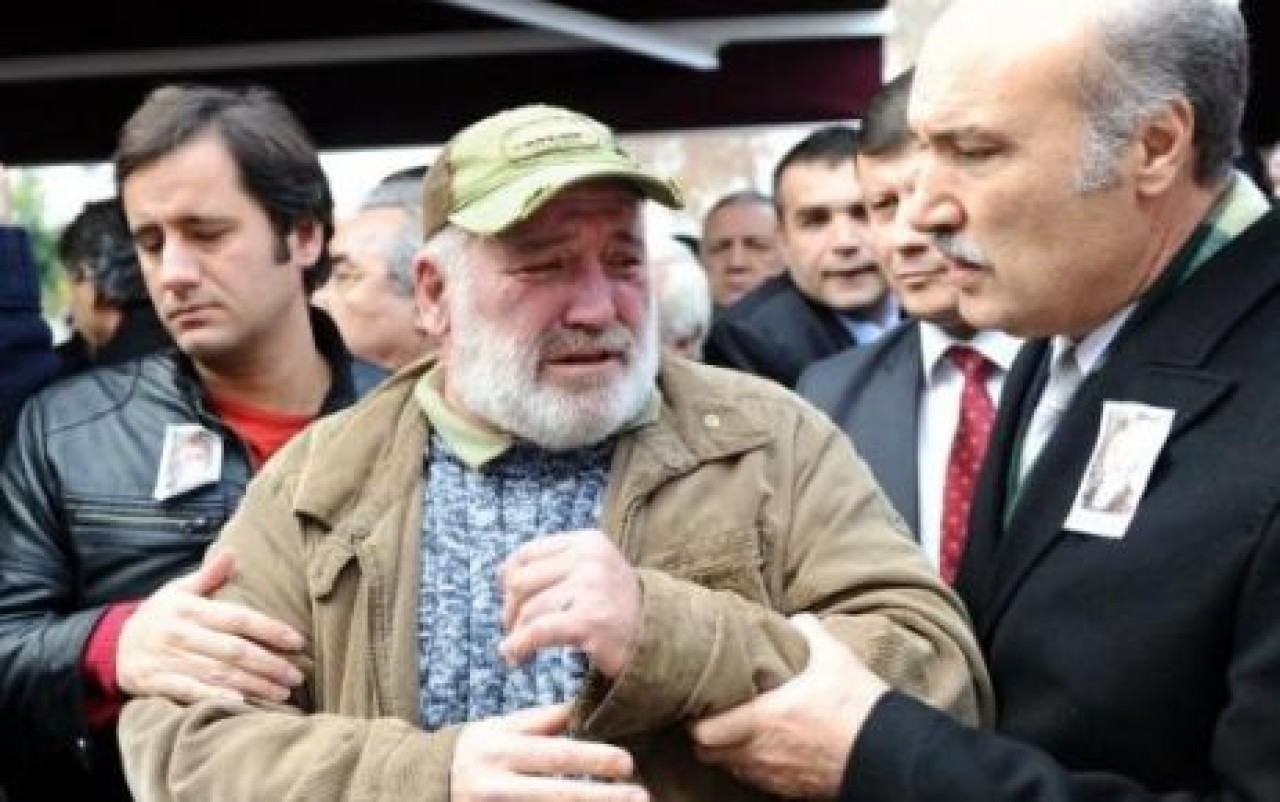 Annesine gözyaşları ile veda etti