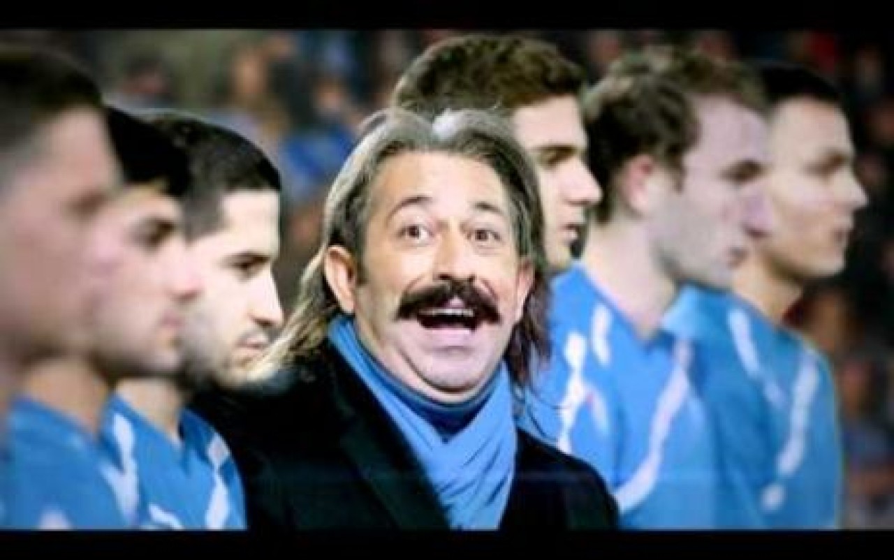 Cem Yılmaz son reklam filmiyle kırdı geçirdi