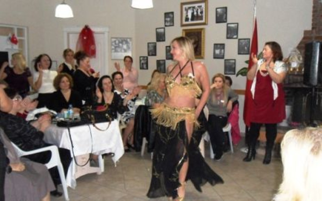 Bayanlar yeni yıla erken girdi!