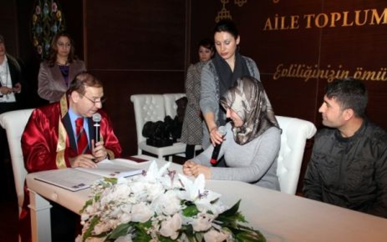 Esenyurt’ta depremzede çiftlere nikah kıyıldı