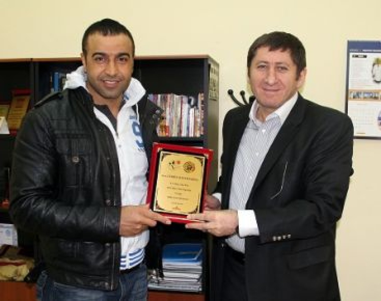 Avşar’dan Süleymanoğlu’na teşekkür plaketi