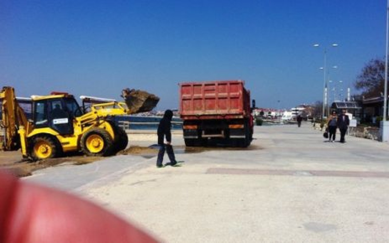 DENİZDEN KUM ALANLARA GÖZ YUMMAYIN!