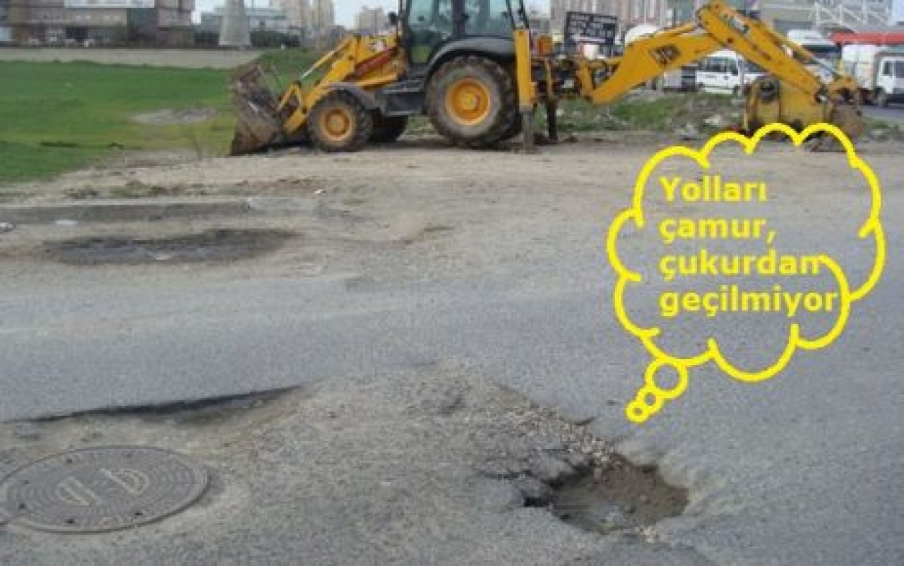 Yolları çamur, çukurdan geçilmiyor !