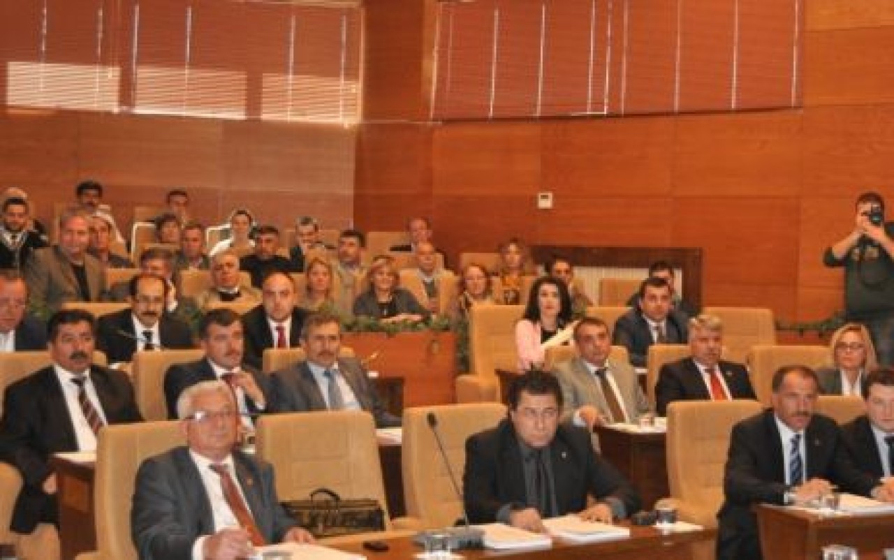 İLK OTURUM SAKİN GEÇTİ