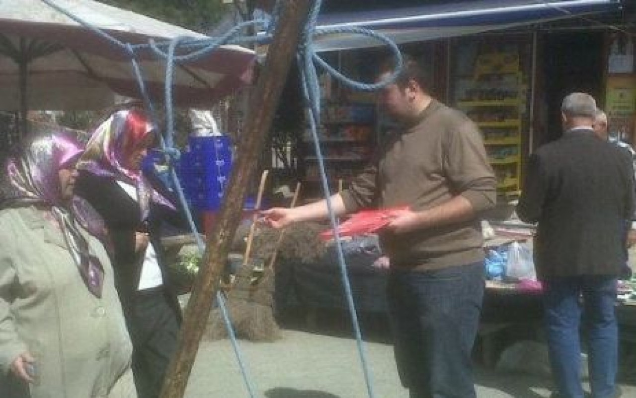 CHP’Lİ GENÇLER “FARKINDA MISINIZ?” DİYOR.