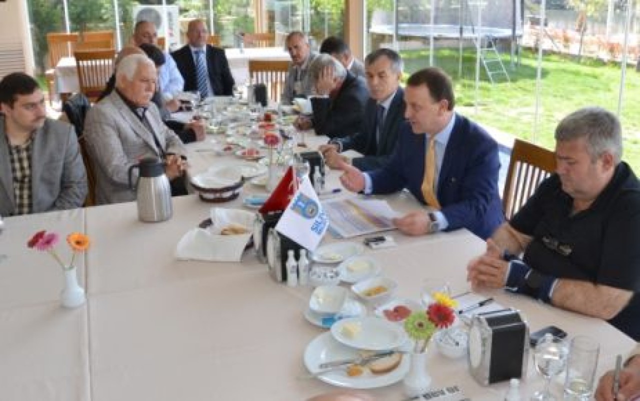 Işıklar, imar planlarıyla ilgili muhtarlara bilgi verdi