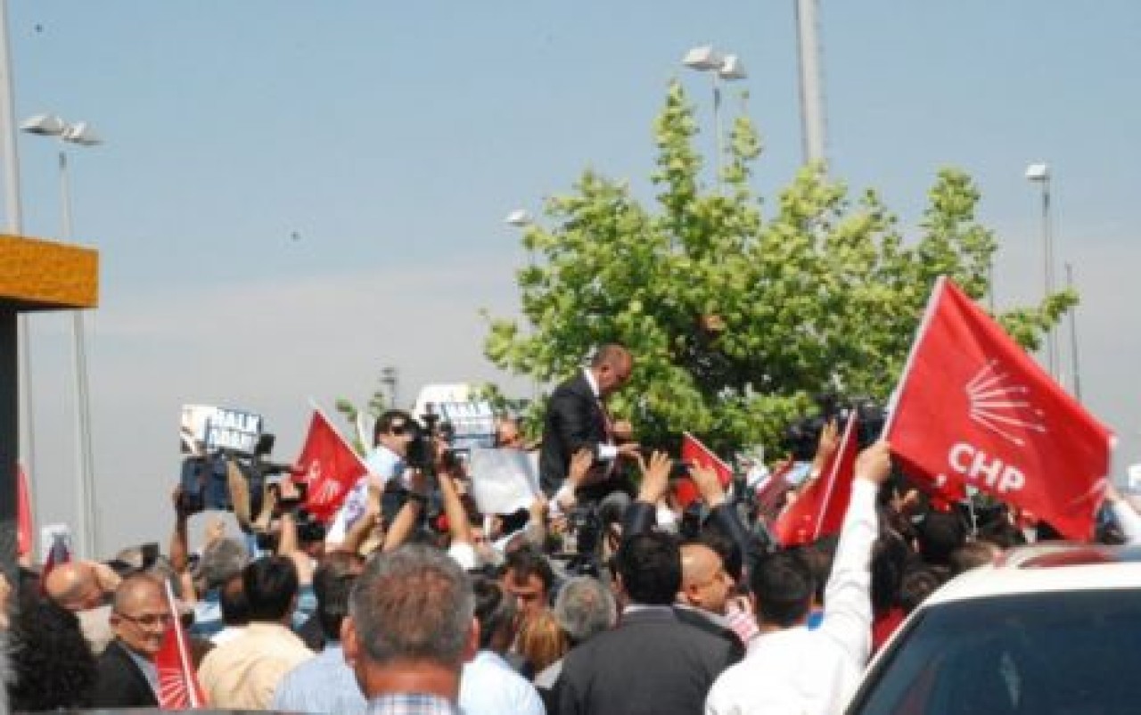 TEKİN'E COŞKULU KARŞILAMA