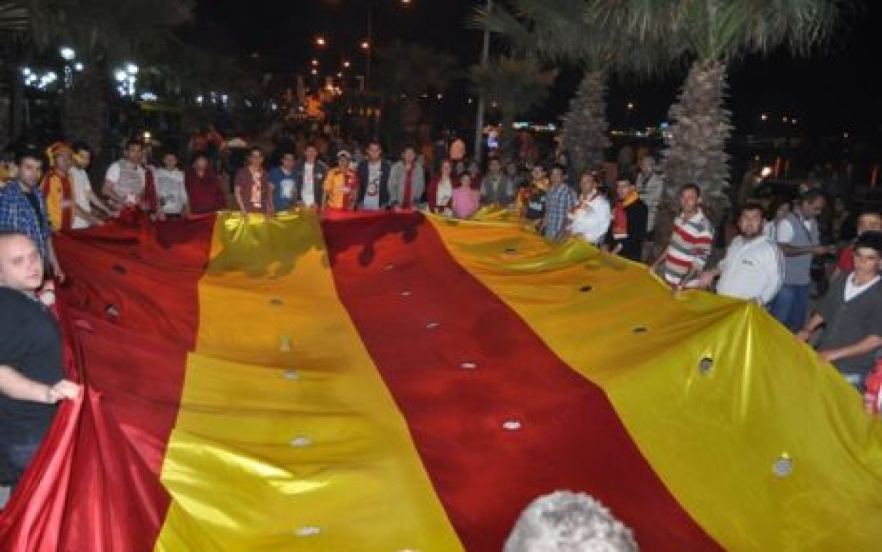 FB AĞLATTI, GS SEVİNDRİDİ