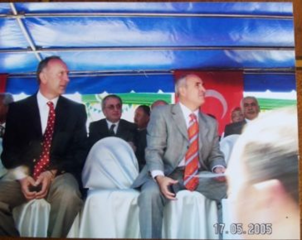 AYRAN İÇİP, AYRI DÜŞTÜLER!