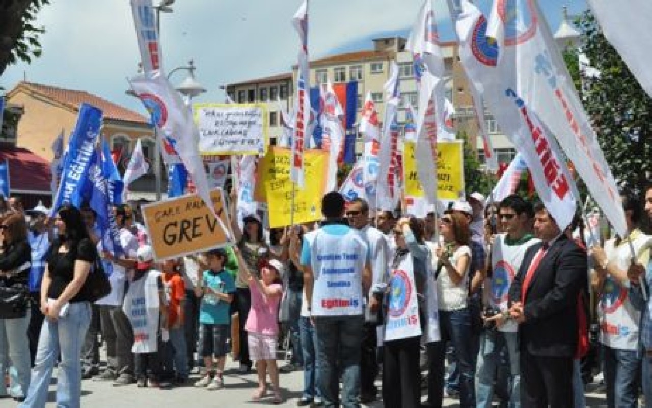 Maaş için bir araya geldiler