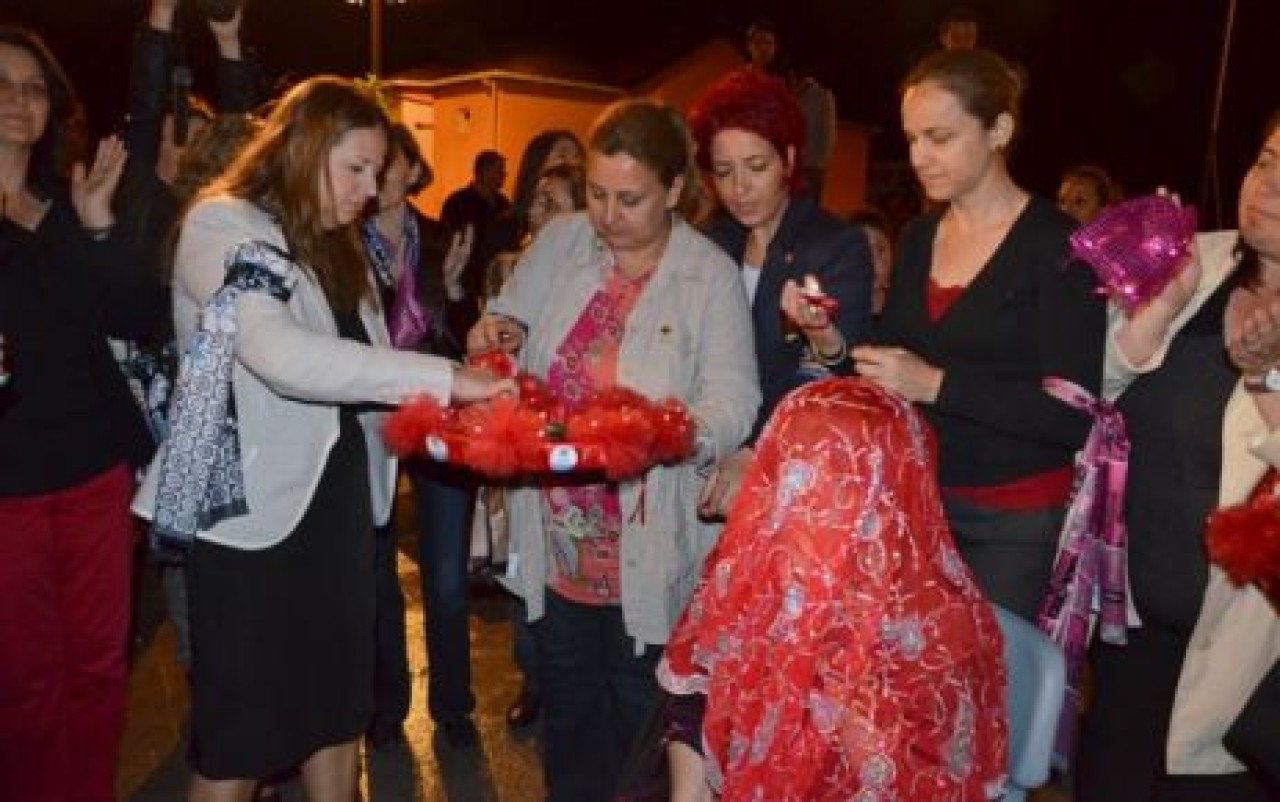 YUNAN GELİNE KINA GECESİ