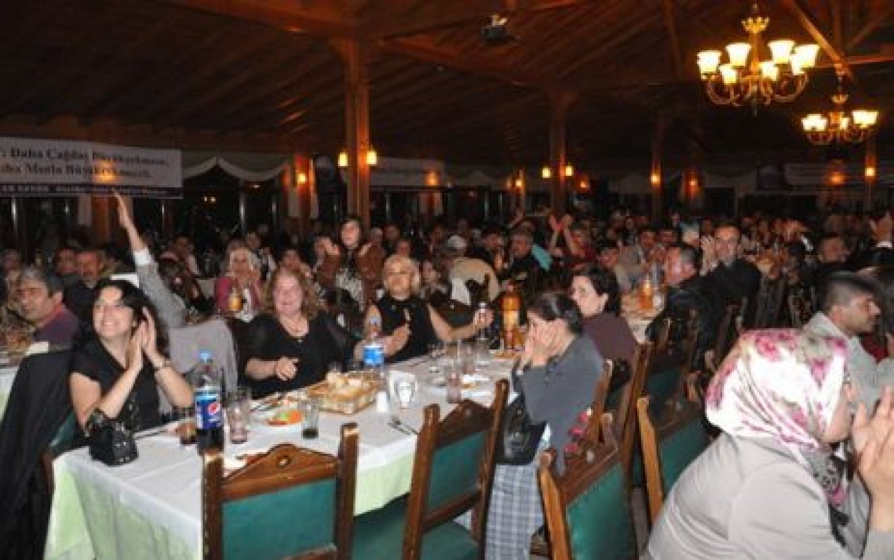 Akgün, Apartman Görevlileriyle Buluştu…