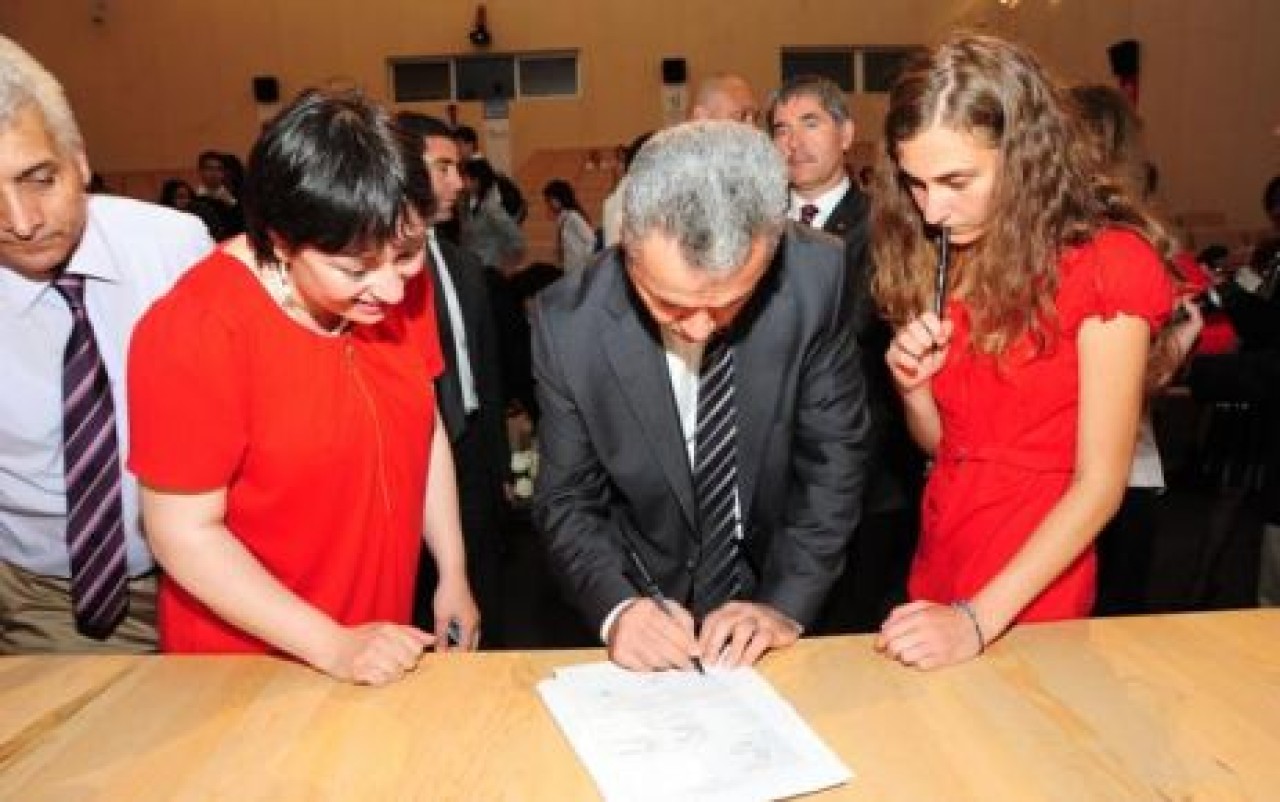 ORGANLARINI BAĞIŞLADI