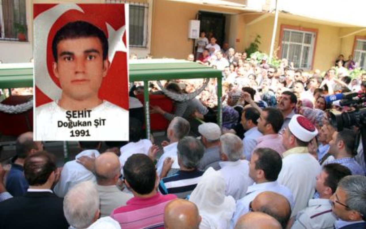 ESENYURT ŞEHİDİNE AĞLADI