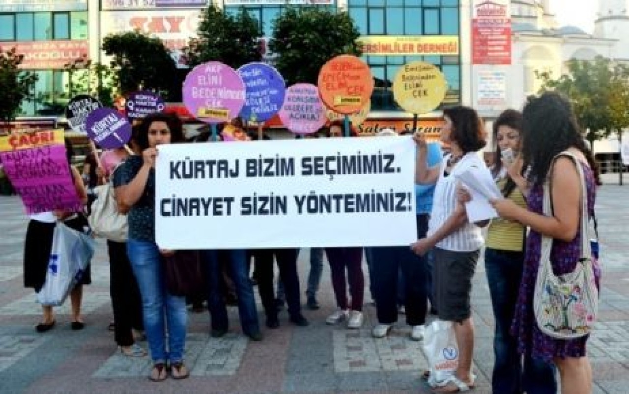 Başbakan’a “Kürtaj” protestosu !