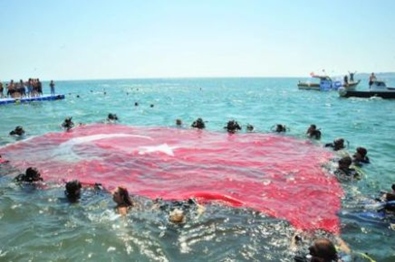 BEYLİKDÜZÜ’NDE DENİZ TEMİZ ÇIKTI.