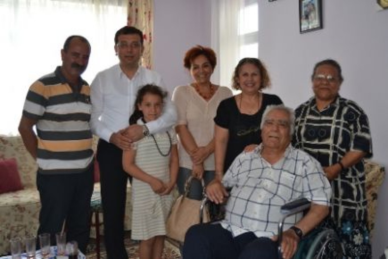 MAVİ KAPAKLAR SANDALYE OLDU, SAHİBİNİ BULDU.