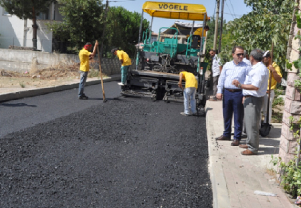 CUMHURİYET MAHALLESİ’NE 10 BİN 950 TON ASFALT