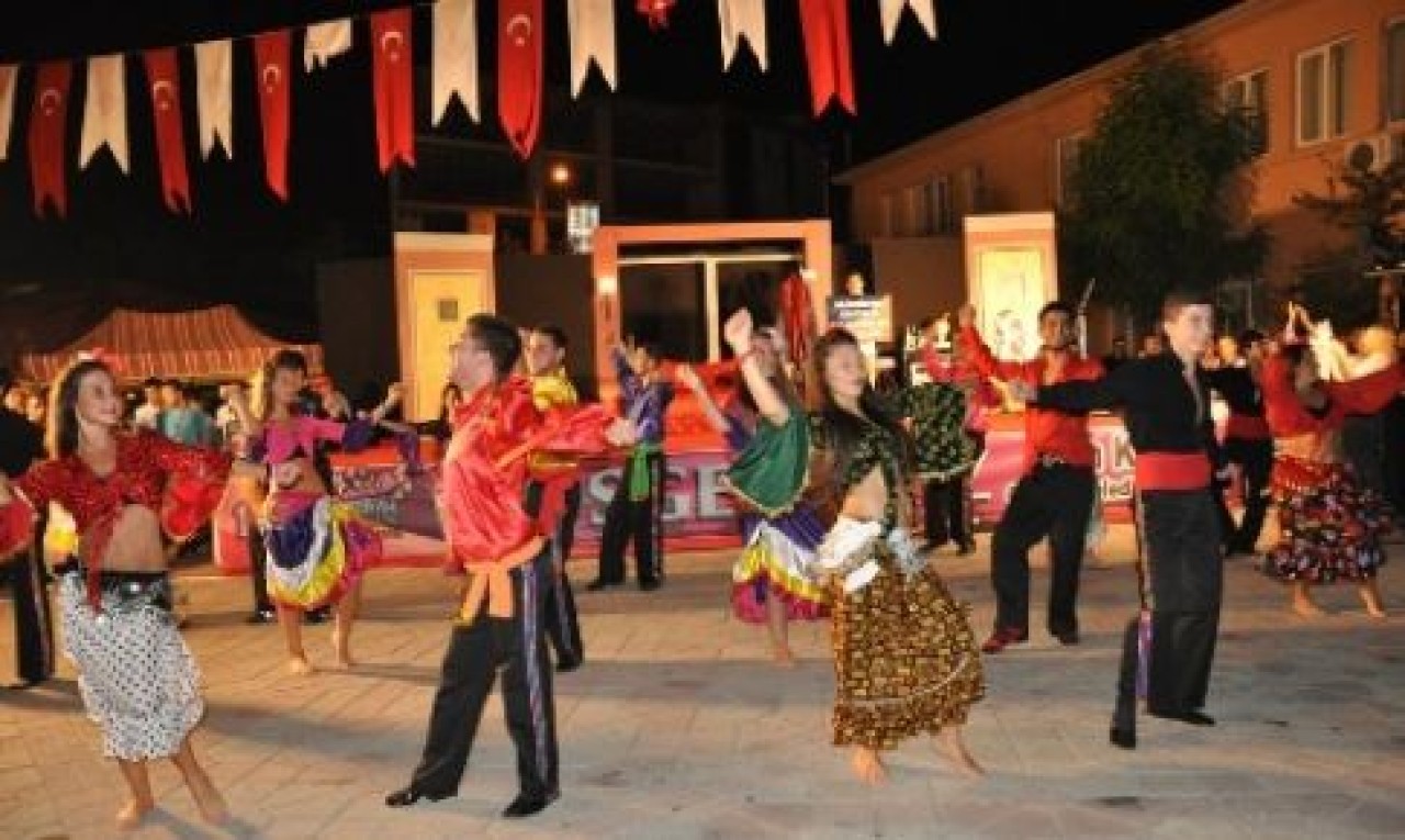 ÇATALCA ERGUVAN FESTİVALİ COŞKUYLA DEVAM EDİYOR