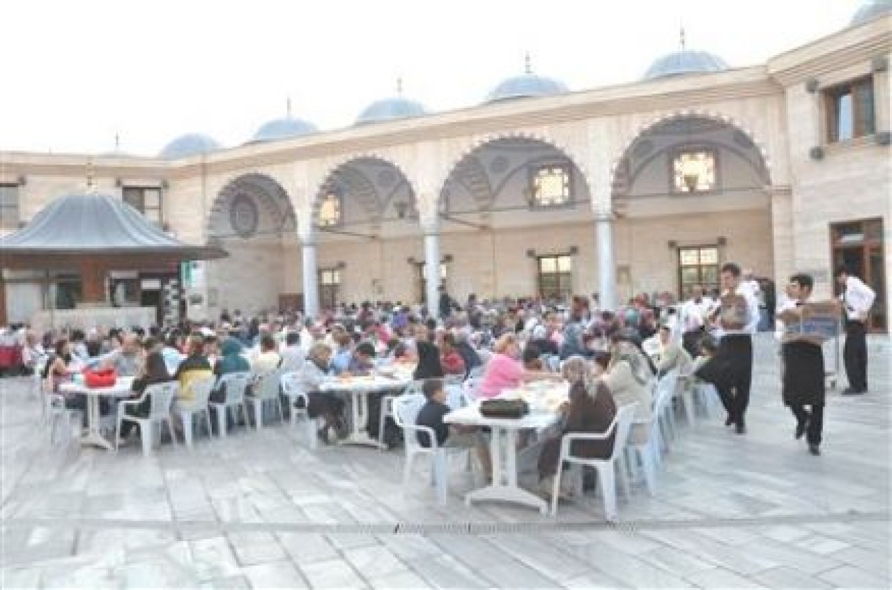 Beylikdüzü"nde İlk İftar Topu Patladı