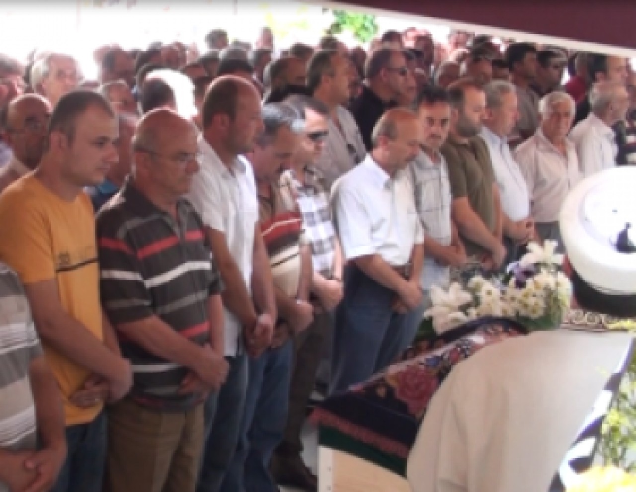 Muhtar’dan eşine son görev