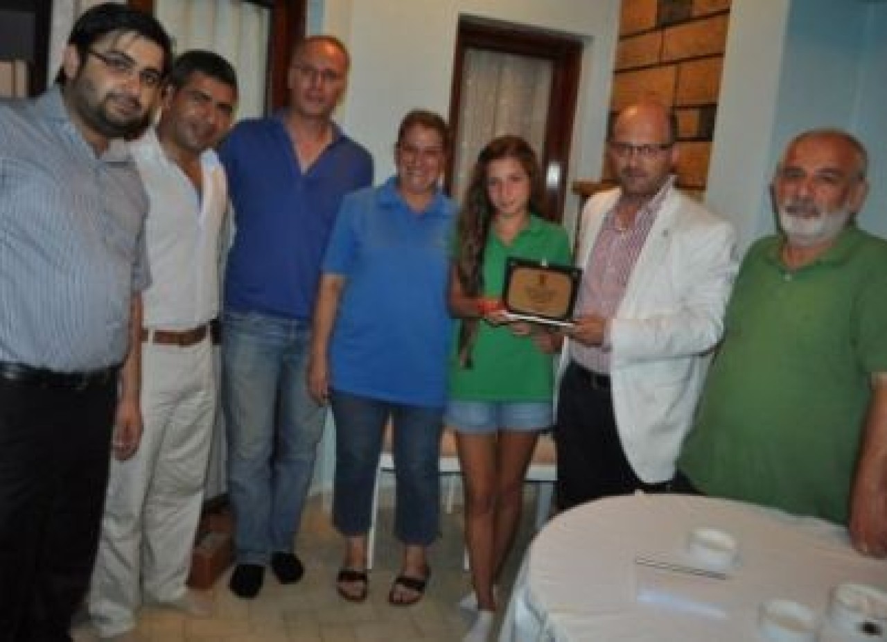 SBS’de 500 tam puan alan Alara’ya tebrik